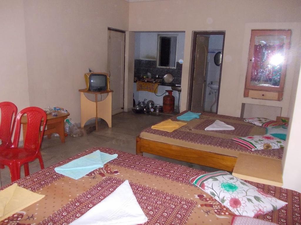 Rishaan Guest House Puri Rom bilde