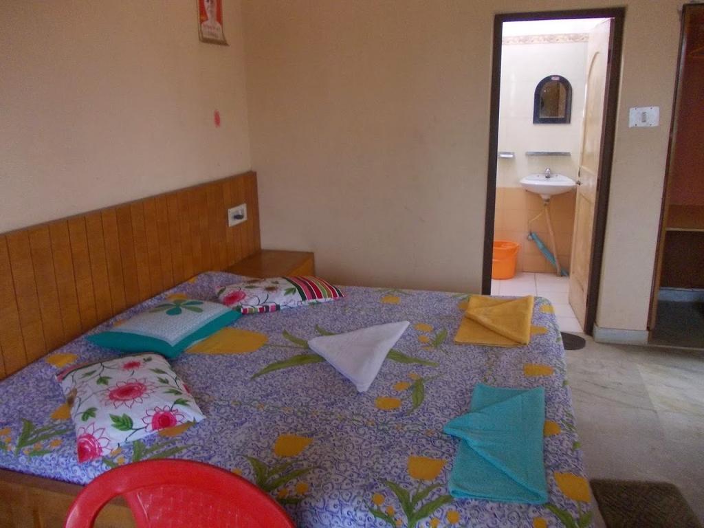 Rishaan Guest House Puri Rom bilde